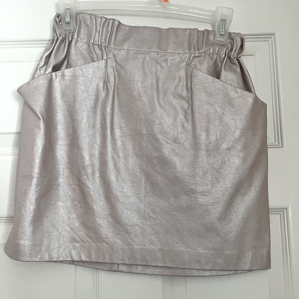 NWOT Zara Basic Faux Leather Mini Skirt Size XS Metallic Pink / Purple w/pockets